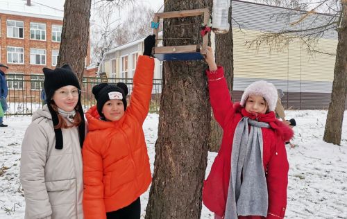 Юные бугульминцы накормили птиц