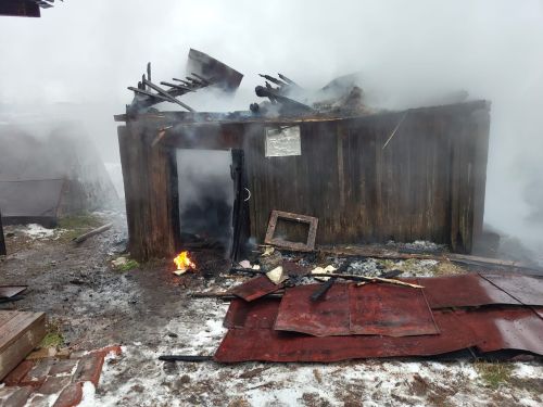 В Малой Бугульме загорелась баня