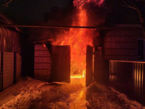Гараж белән бергә машина да янган