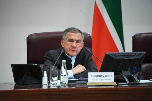 Минниханов призвал жителей Татарстана не поддаваться панике после атаки БПЛА по Казани
