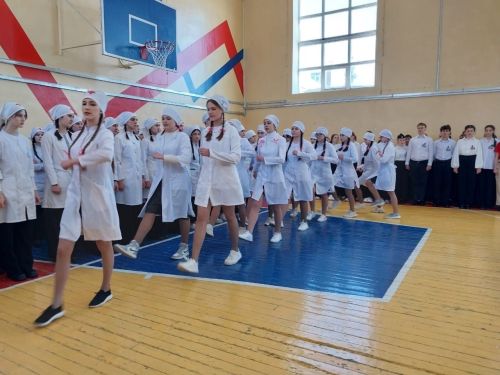 Традиционный смотр строя и песни прошел в Бугульминском медучилище имени Вязьмина