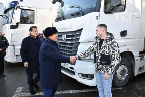 Минниханов принял участие в отправке гуманитарного груза в Лисичанск и Рубежное