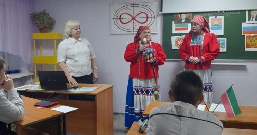Волонтёры культуры Сокольского СДК рассказали школьникам о традициях переселенцев Курской губернии