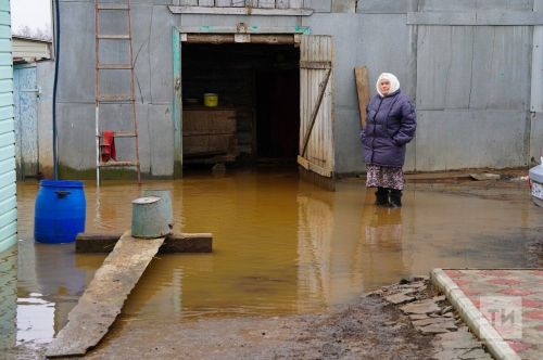 Бугульминец пожаловался в жилинспекцию на подтопление и запах канализации в подвале дома