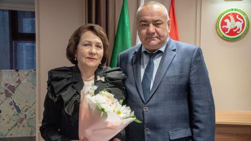 В Бугульме с юбилеем поздравили бывшего замруководителя исполкома по соцвопросам