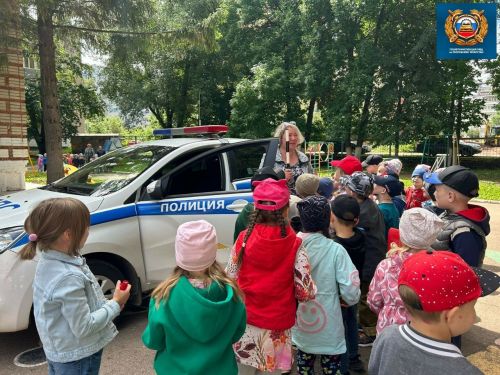 В бугульминский детсад приехала патрульно-постовая машина Госавтоинспекции