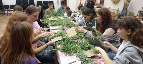 В Бугульминском районе провели мастер-класс травоплетения