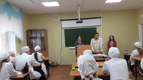 Студенты медколледжа Бугульмы встретились с выпускниками учреждения