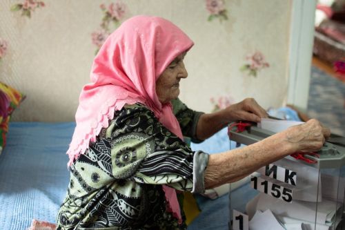 В Бугульме проголосовали на выборах 100-летняя и 94-летняя труженицы тыла