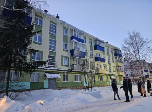 В Бугульме проводятся рейды по очистке крыш и дворов от снега