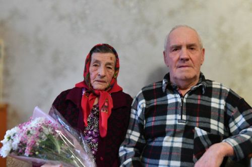 Совет ветеранов Бугульминского механического завода поздравил Анну Сотникову с её 90-летием