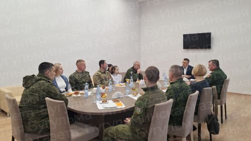Глава Бугульминского района встретился с находящимися в отпуске бойцами СВО