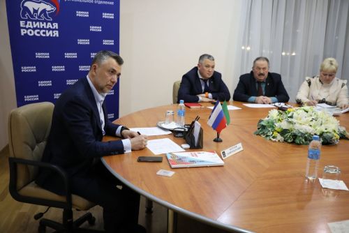Мэр Бугульмы Дамир Фаттахов провёл личный приём граждан в честь дня рождения партии «Единая Россия»