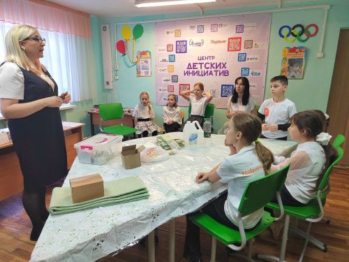 Юные бугульминцы изготовили сухой армейский душ