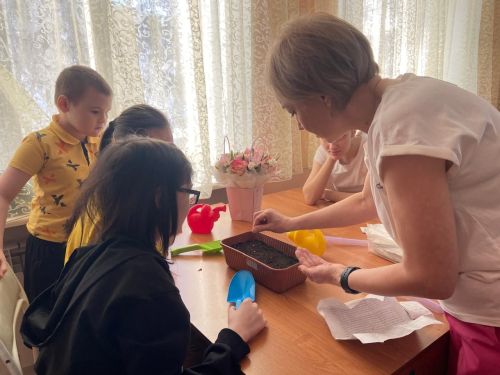 Воспитанники центра «Возрождение» изучают агротехнологию