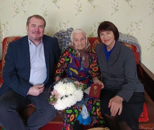Бөгелмәдә өч кешегә юбилей медальләре тапшырылды