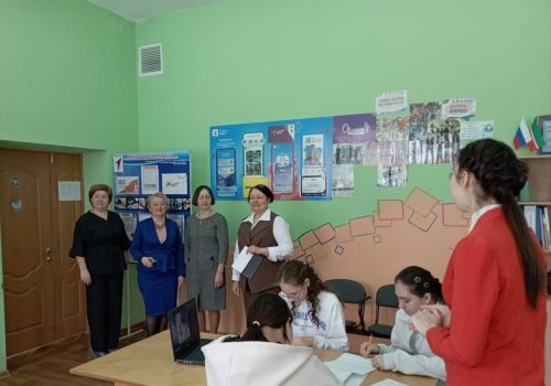 Бөгелмә мәктәбендә эшлекле иртәнге аш уздырдылар