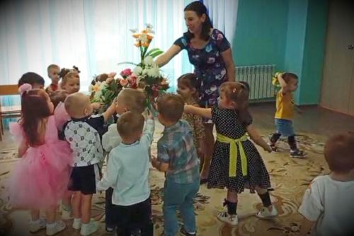 Дошкольники из Бугульмы устроили праздник для своих мам