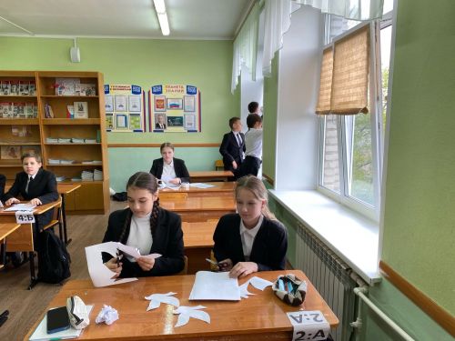 Школьники из Бугульмы присоединились к патриотической акции «Окна Победы»