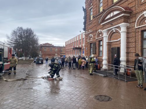 В Бугульминском драмтеатре провели эвакуацию