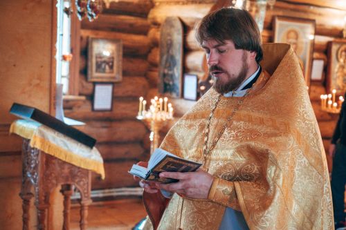 Священник из Бугульмы объяснил, можно ли носить амулеты, и как избавиться от привычки говорить матом