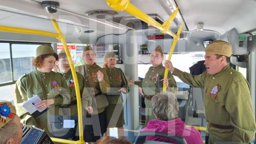 В Бугульме в честь Дня Победы появился «Поющий автобус»