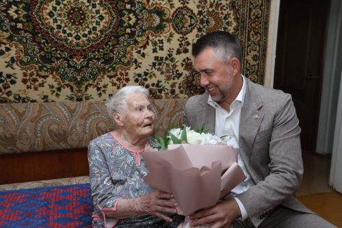 Жительницу Бугульмы поздравили с юбилеем