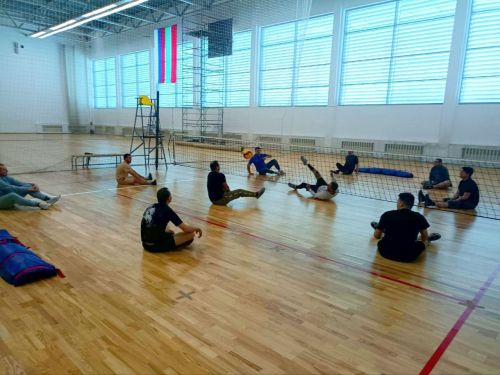 В Бугульме стартовали тренировки по волейболу сидя для ветеранов спецоперации