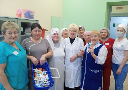 В Бугульме сёстры милосердия поздравили с Крещением около 900 человек