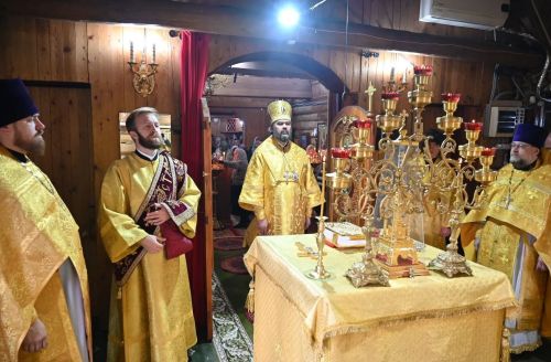 Литургию в храме Рождества Иоанна Предтечи в Бугульме совершил Епископ Мефодий