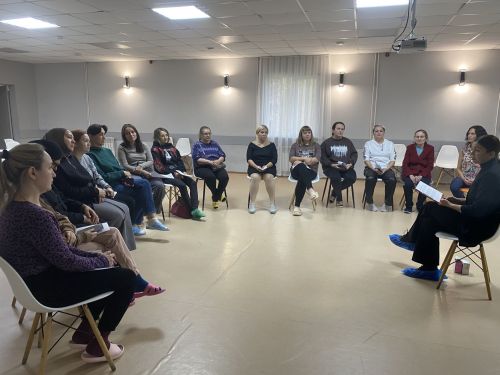 Специалисты центра «Возрождение» встретились с мамами детей-инвалидов в лагере «Губино»