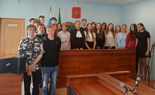 В Бугульминском городском суде прошла лекция для школьников о финансовых мошенниках и наркотиках