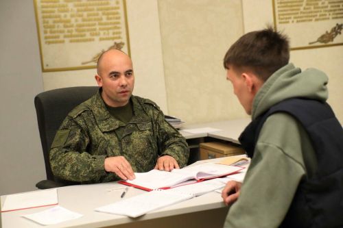 «Род и вид войск кандидат выбирает сам»: все о службе по контракту и льготах в Татарстане