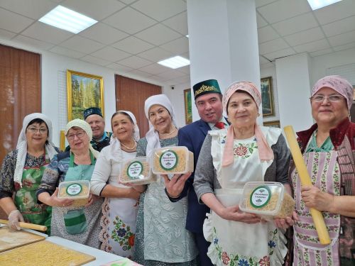 В Центре татарской культуры Бугульмы приготовили домашнюю лапшу для участников СВО