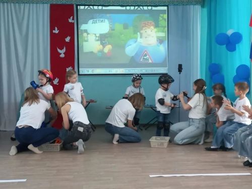 ‎Юные бугульминцы и их родители вместе повторили ПДД