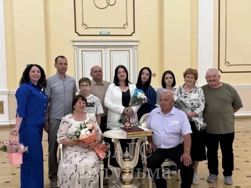 В загсе Бугульмы чествовали юбиляров семейной жизни