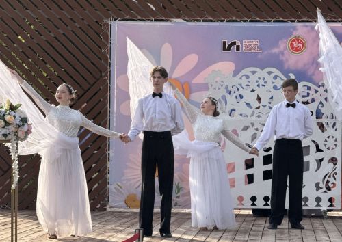 Самые крепкие пары Бугульмы поздравили с Днем семьи, любви и верности
