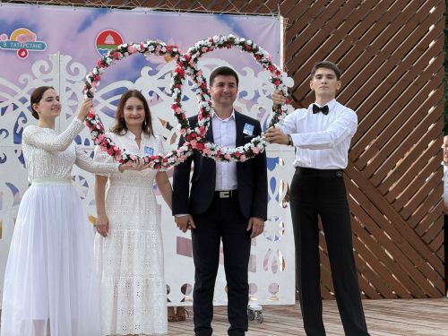 Самые крепкие пары Бугульмы поздравили с Днем семьи, любви и верности