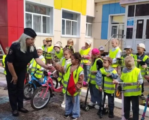 Яшь бөгелмәлеләр юл хәрәкәте кагыйдәләрен кабатладылар