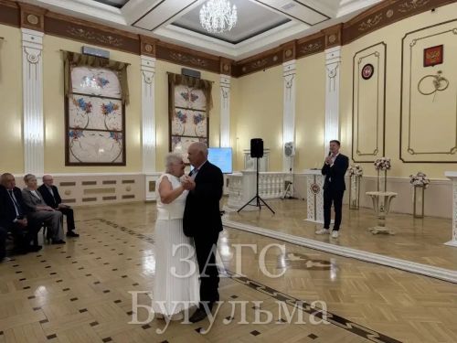Бөгелмәдән Әхмәтгалимовлар 50 ел бергә гомер итүләрен билгеләп үттеләр