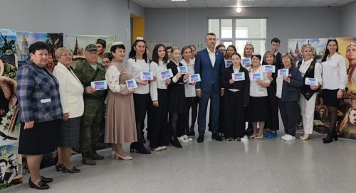 Дамир Фаттахов впервые выступил в роли диктора на диктанте ко Дню языков народов России