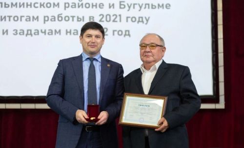 Коллеги Рафгата Ризванова называют его признанным специалистом, отличным организатором, человеком оптимальных решений