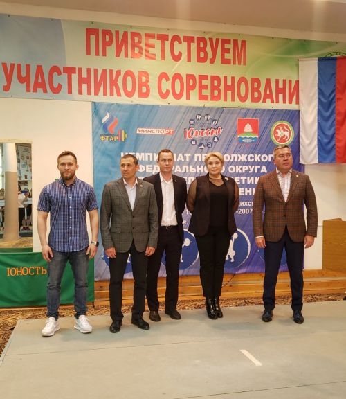 В Бугульме регулярно проходят соревнования по тяжелой атлетике высочайшего уровня