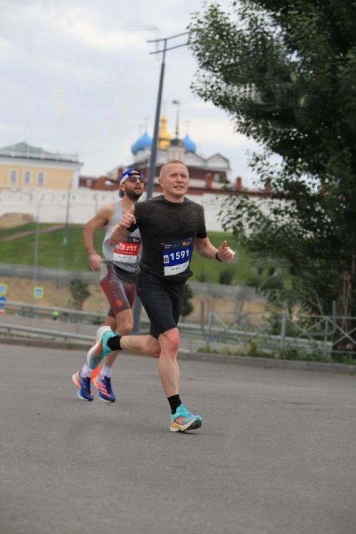 Александр Егоров дважды в неделю преодолевает километры по улицам города в компании других представителей сообщества «Бегуны Бугульмы»