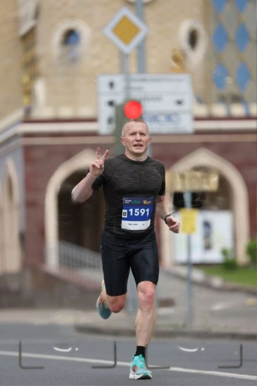 Александр Егоров дважды в неделю преодолевает километры по улицам города в компании других представителей сообщества «Бегуны Бугульмы»