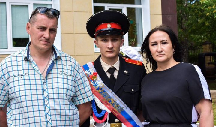 Бөгелмәле Дмитрий Давыдов хәрби хезмәткәр булачагын балачактан ук белгән