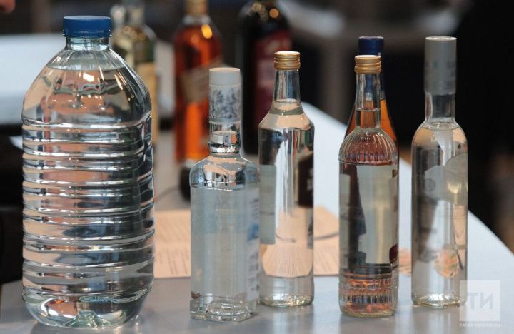 Бөгелмәледә маркировкасыз сигез литр спиртлы эчемлек тапканнар