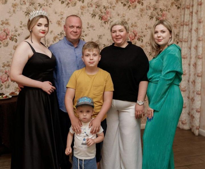 Бугульминцы Мироновы вместе 25 лет, у них четверо детей и общее любимое дело