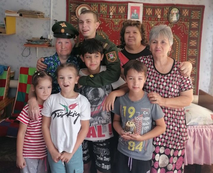 Бөгелмәле Равил Хәйретдинов: патриот булып тәрбияләнгән