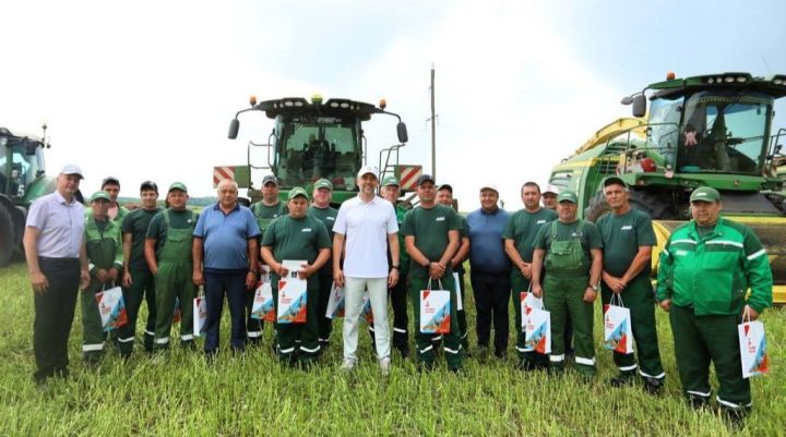 Передовиков сельхозпроизводства наградили в Бугульминском районе